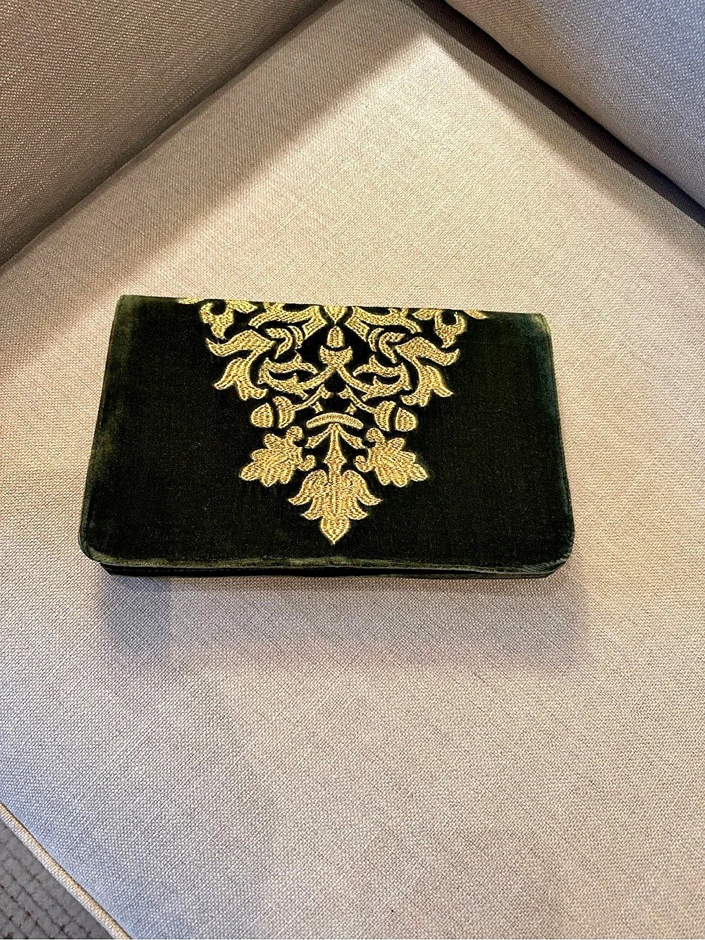 Shiraleah Velvet Gold Embroidered Clutch Green & Gold Like New